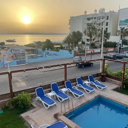 Serafy City Center Hostel And Pool For Foreigners Adults Only